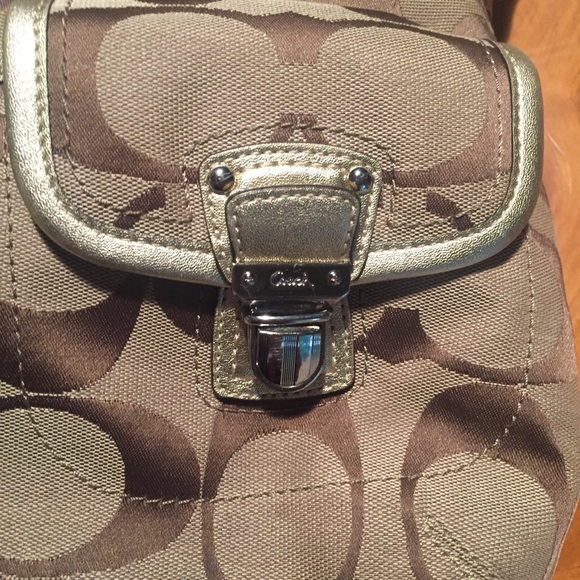 COACH Signature Bag - Picture 2 of 8
